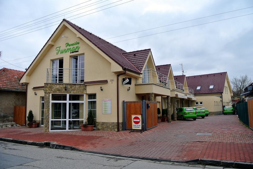 Penzión Furman u Hoffera Vráble Exterior foto